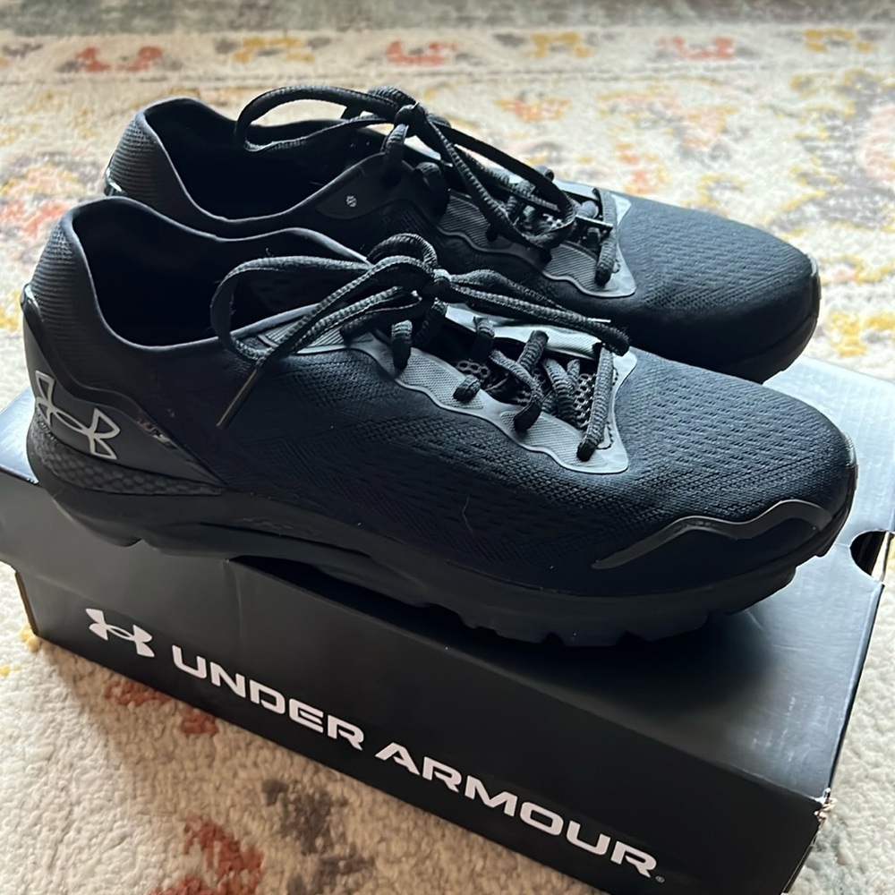 Black Under Armour Sonic 6 size 10.5